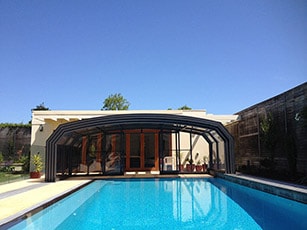 Photo of an Oceanic High retractable enclosure