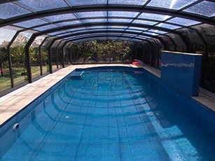 Photo of an Oceanic High retractable enclosure